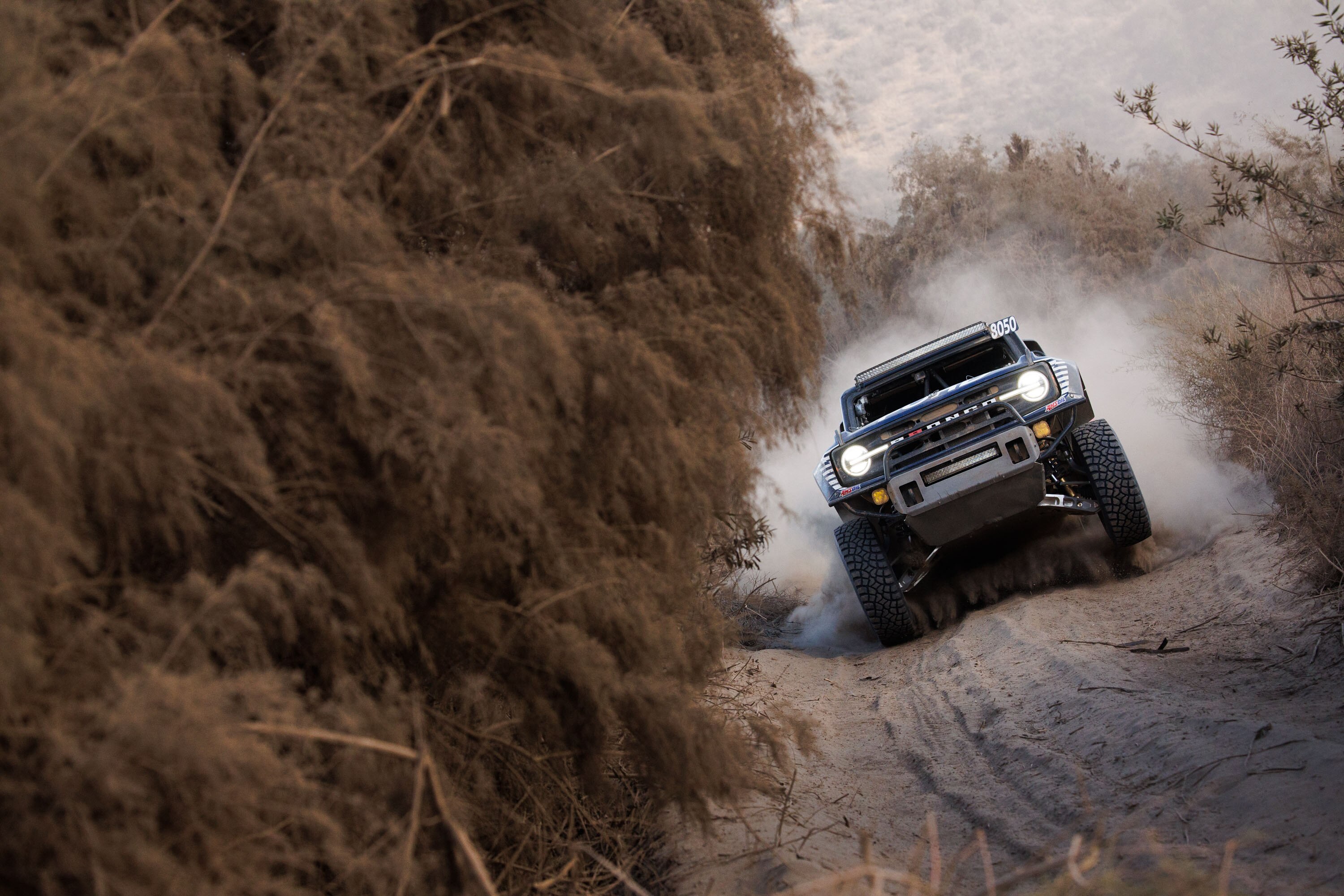 In the heart of Baja California, where the desert becomes the ultimate rival, Ford Performance celebrated an extraordinary achievement: a two-truck victory in the 2024 Baja 1000. The Bronco DR and Ford Ranger Raptor emerged triumphant after navigating hundreds of miles of brutal terrain, proving their strength in one of the toughest races on Earth.